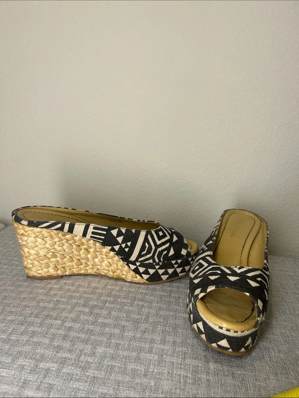 Laundry By Shelli Segal Black & Cream Geometric Wedge Mules